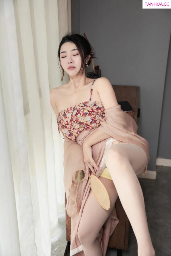   [XiuRen]高清写真图 2023.03.23 No.6457 严利娅Yuliya 汉服美臀第66张图片